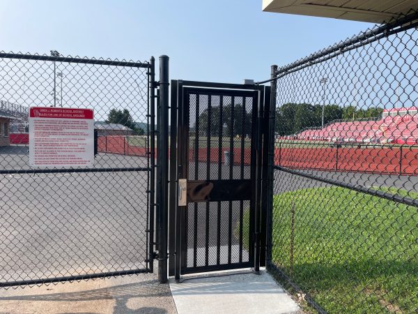 HTG-M Full-Height ADA Gate w/ Mesh and Vertical Bars - Image 9